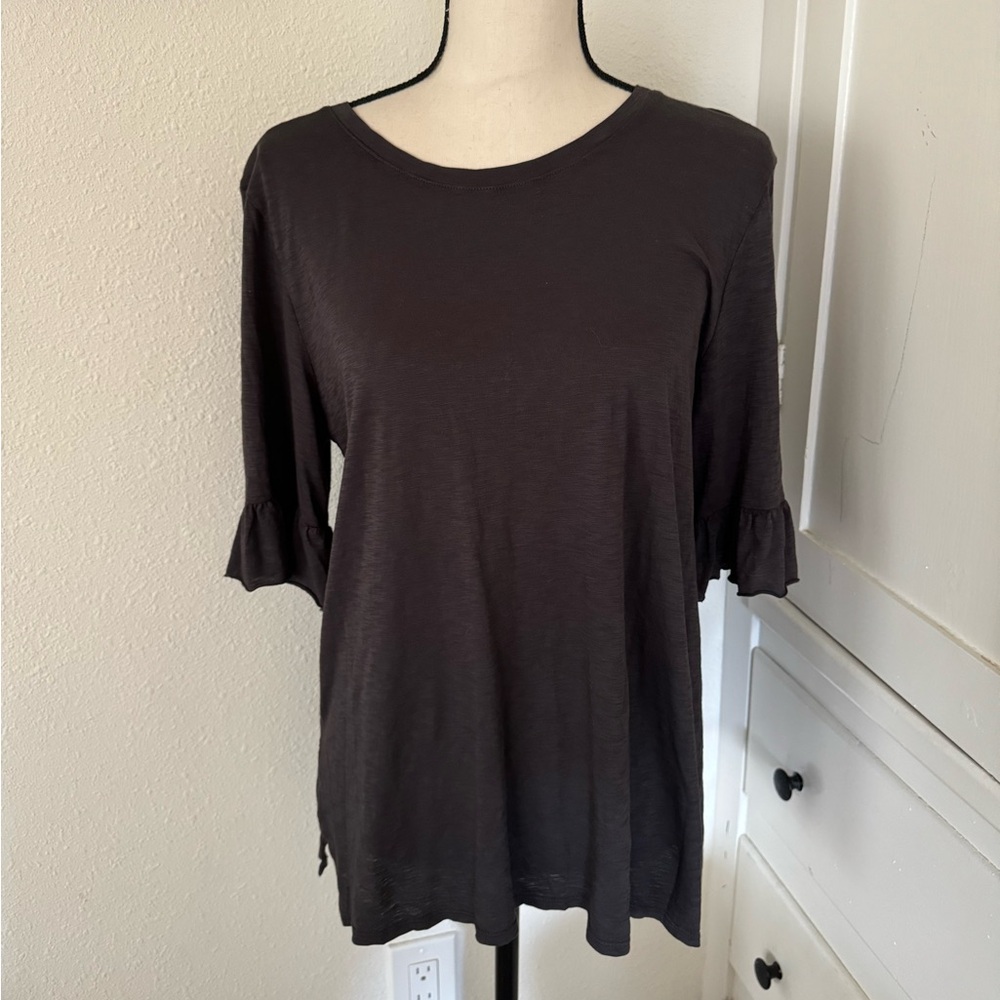 Michael stars gray shirt with ruffled short sleeves